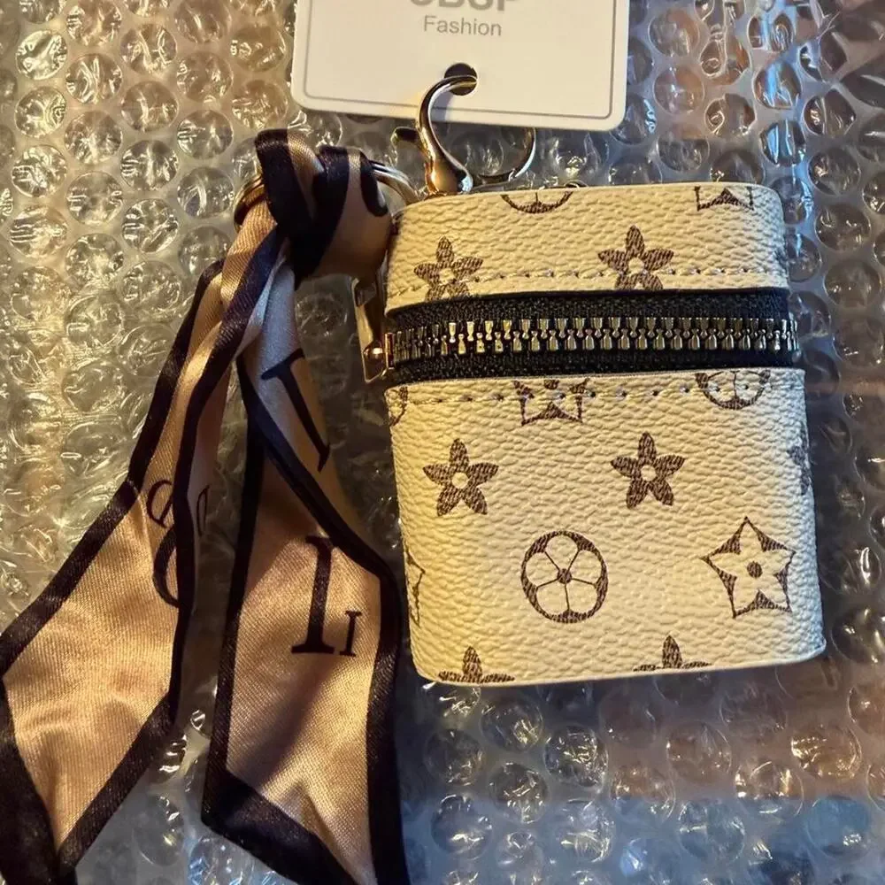 White and brown star zip mini bag keychain